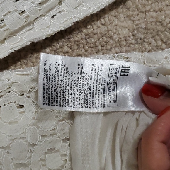 Banana republic long sleeve white Eyelet blouse - Picture 3 of 3